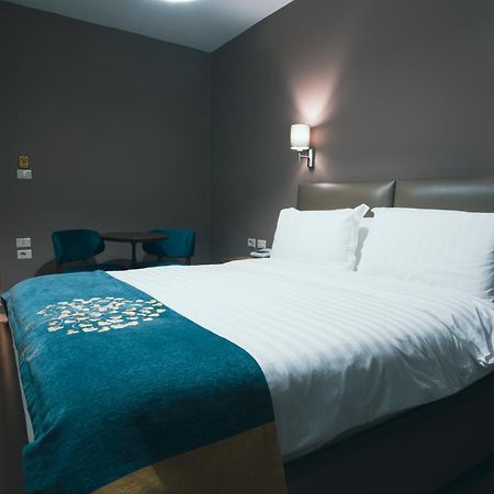 Hotel Eder Tirana Extérieur photo